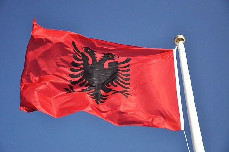 Ετσι δείχνουν τον αλυτρωτισμό τους: Τι συμβολίζει ο σχηματισμός του αλβανικού αετού με τα χέρια;